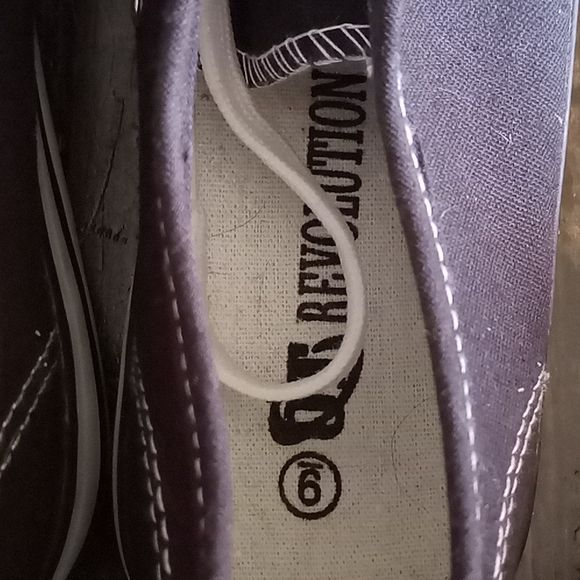 Ot Revolution low top sneaker black and white size 9 - Picture 3 of 5